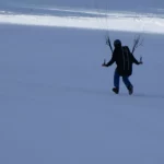 Gleitschirmlandung am Übungshang im Winter (Foto Austriafly)