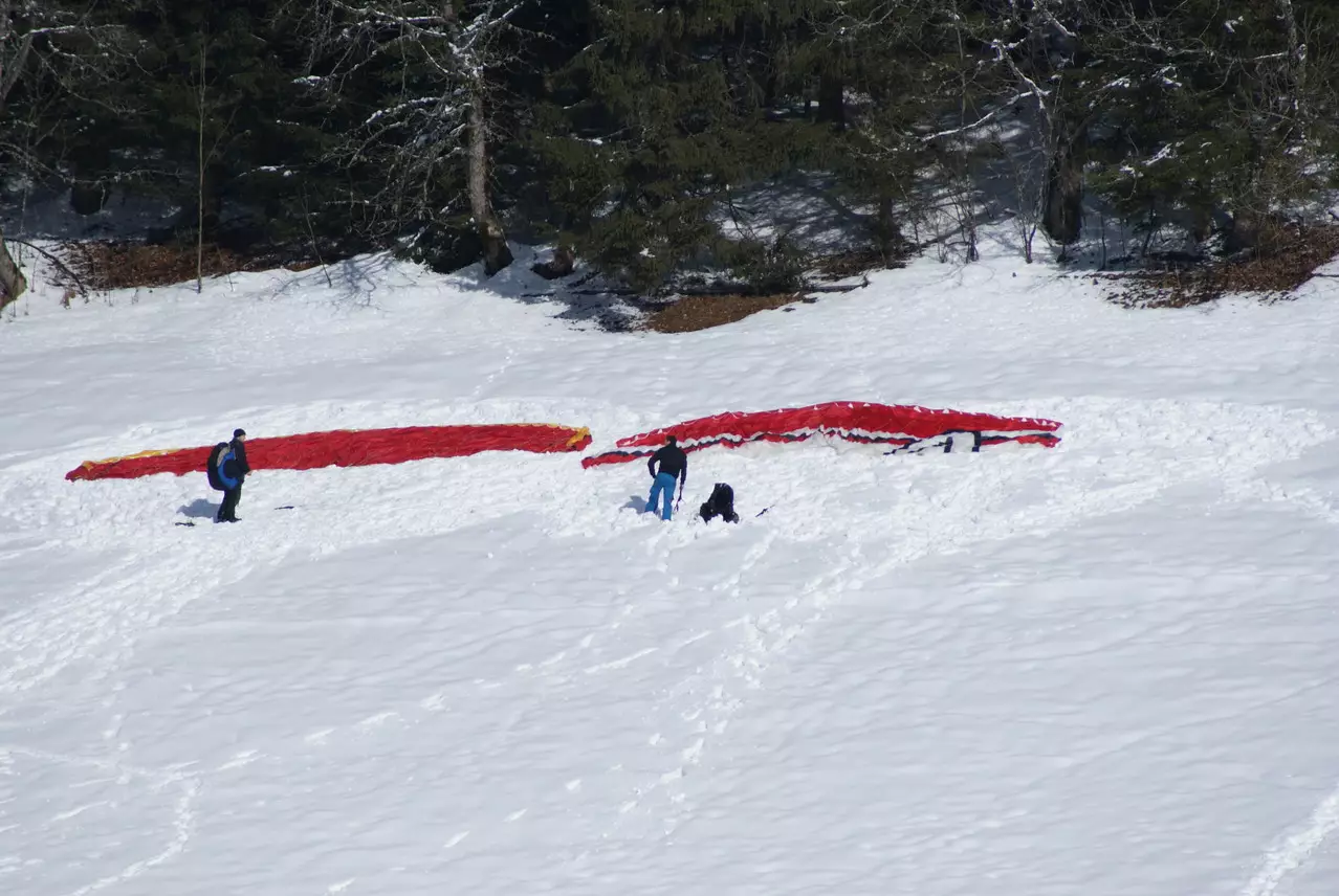 Gleitschirmschüler im Winter (Foto Austriafly)