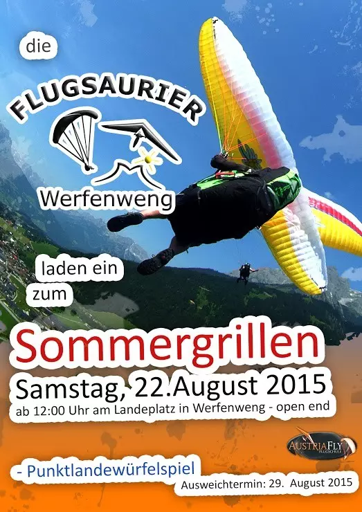 Paragleiter fliegt über grüne Berglandschaft bei Werfenweng, Werbung für Sommergrillen am 22. August 2015 der Flugschule