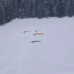 Ausgelegte Gleitschirme am Übungshang (Foto Austriafly)