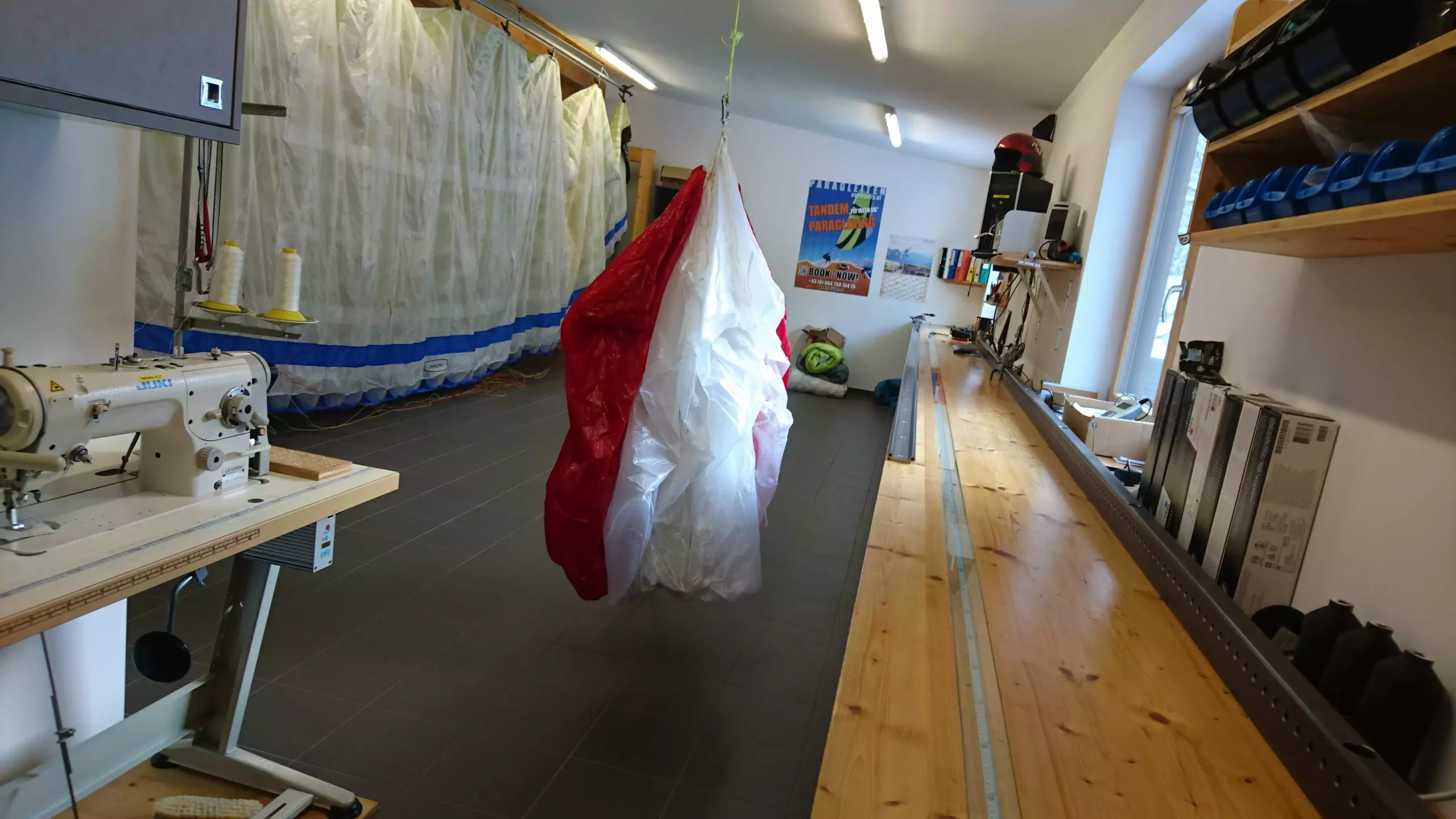 Paragleiter Rettungsschirm auslüften bei Austriafly Werfenweng